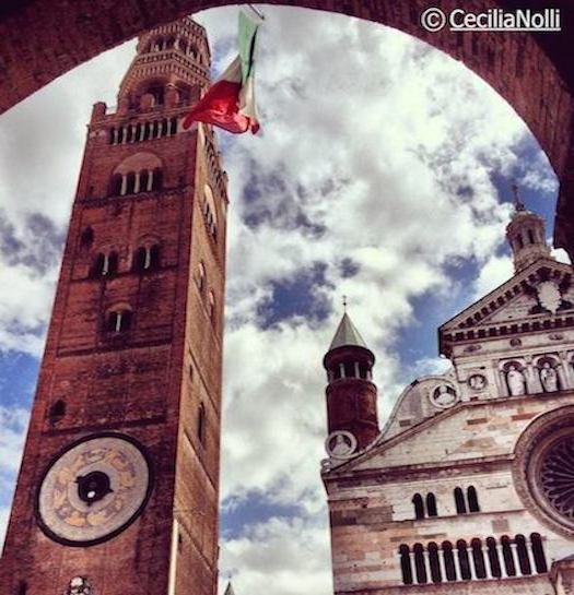 Una delle meraviglie della citta' e' il Torrazzo di Cremona con una grande altezza di 112 metri e il suo grande campanile